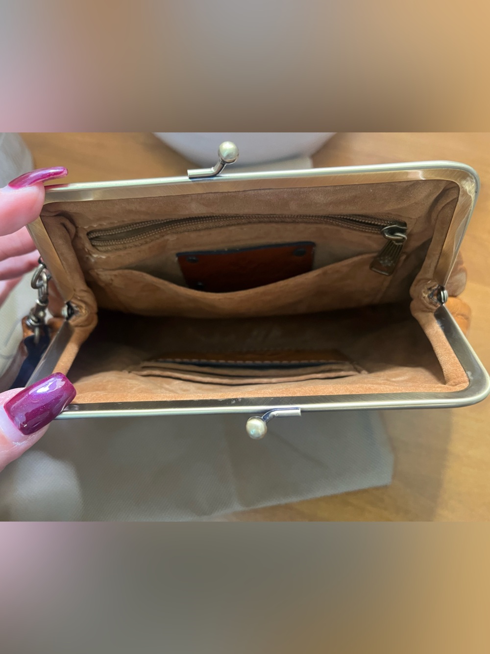 Patricia Nash Savena Burnished Tooled Leather Kiss-Lock Wristlet in Cognac Brown - Picture 4 of 9
